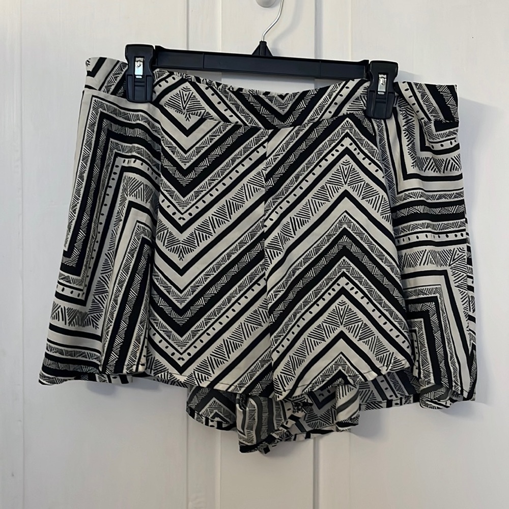 Flowy shorts - Picture 1 of 3